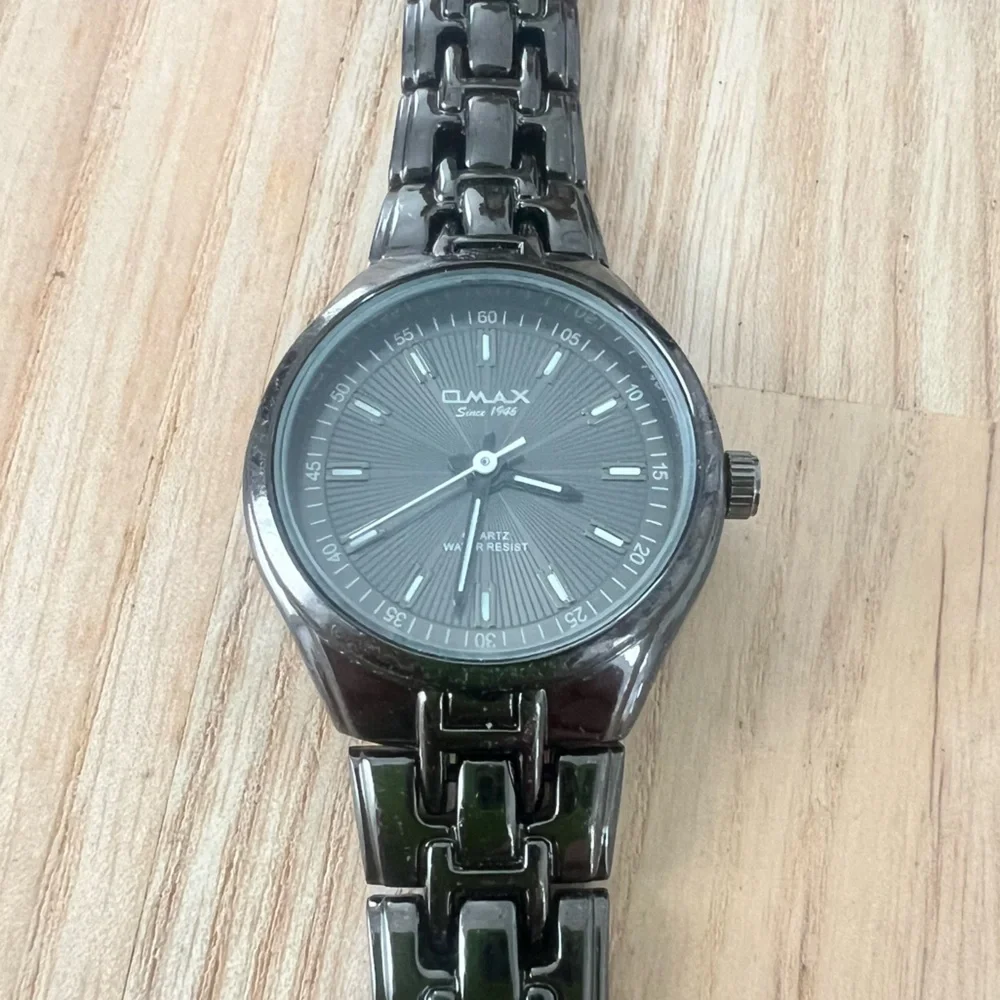 Omax ladies dress watch NEW BATTERY